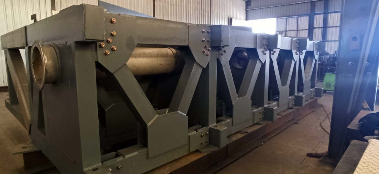 Ingeniería y construcción de bastidor, vigas de apoyo del Vibramold colada continua 3 Siderca