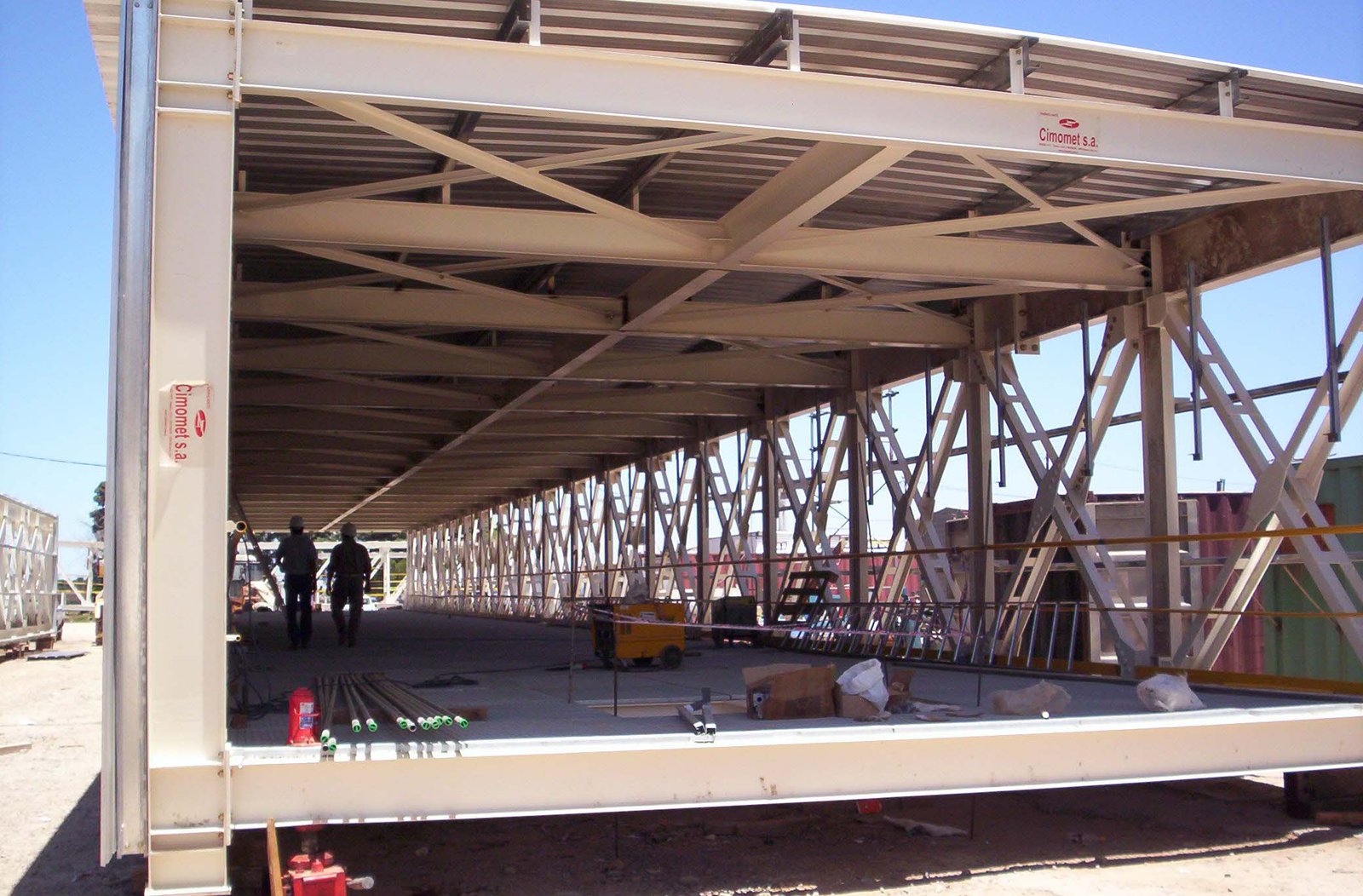 Dragados y Obras Portuarias. Ingeniería, Fabricación y Montaje de galerías de Embarque Plta Renova