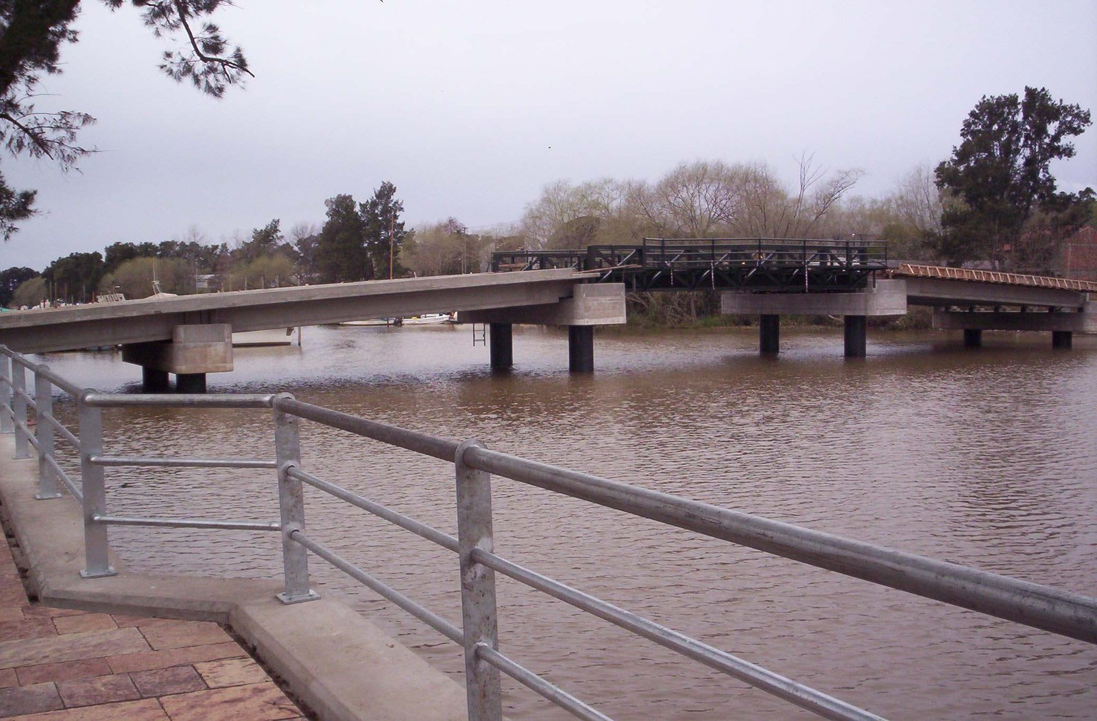 Francisco Lavigne s.a. Ingeniería y Fabricación Puente peatonal Municipalidad de Tigre