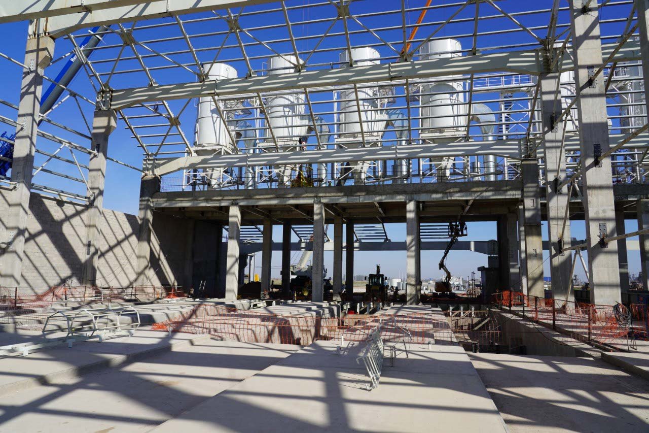 Rediseño de ingeniería, construcción y montaje cubierta de edificio recepción de camiones AGD